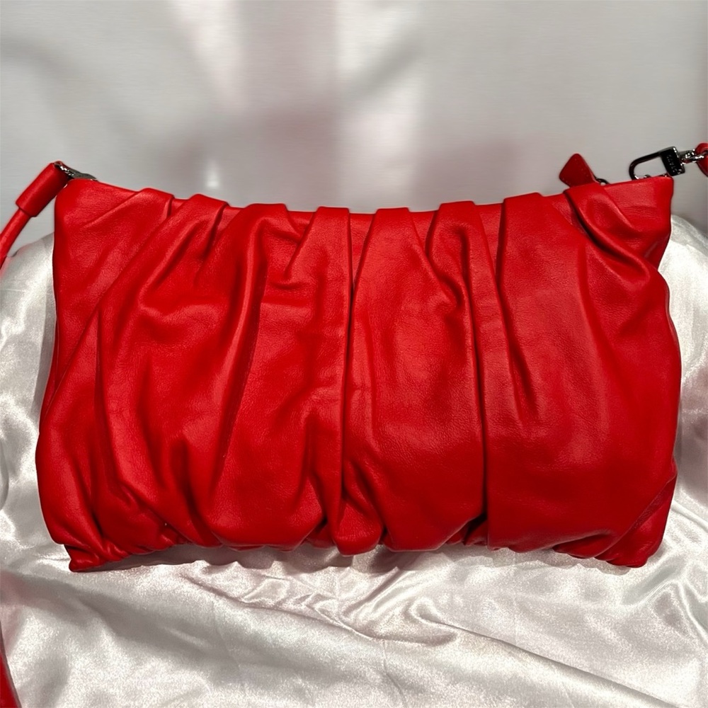 STAUD LARGE RUCHED LEATHER BEAN BAG IN RED - HTF/RARE - Picture 5 of 11